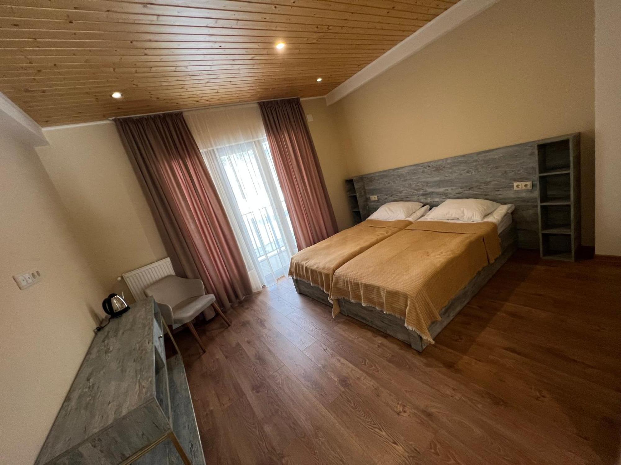 Anne'S Hotel In 梅斯蒂亚 外观 照片