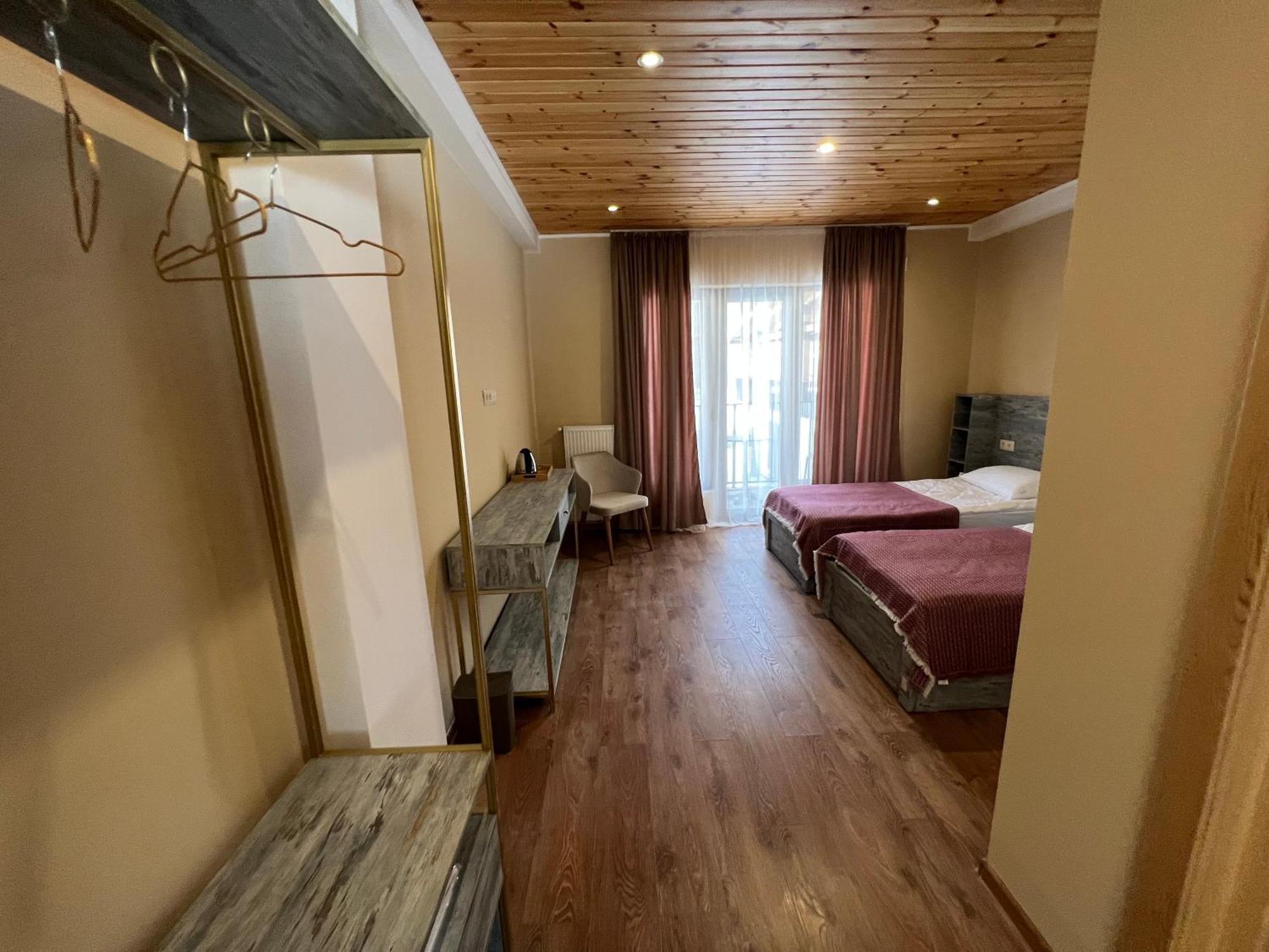 Anne'S Hotel In 梅斯蒂亚 外观 照片