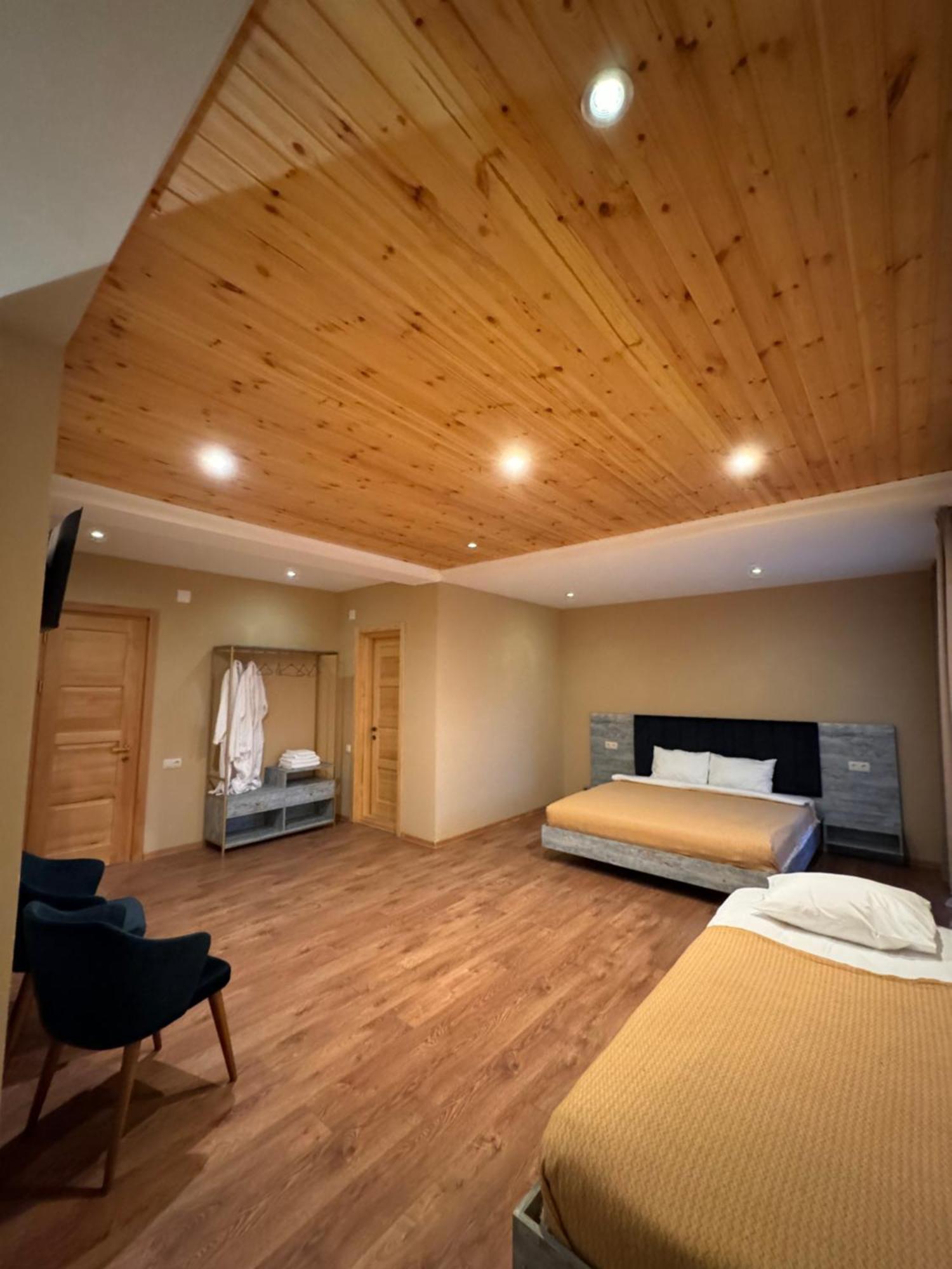 Anne'S Hotel In 梅斯蒂亚 外观 照片
